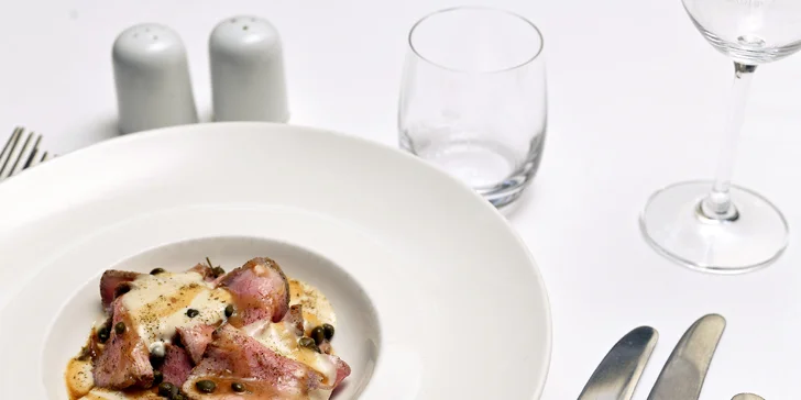 Degustační menu pro dva v Aquarius restaurantu na Malé Straně: 3–5 chodů i s vinným párováním