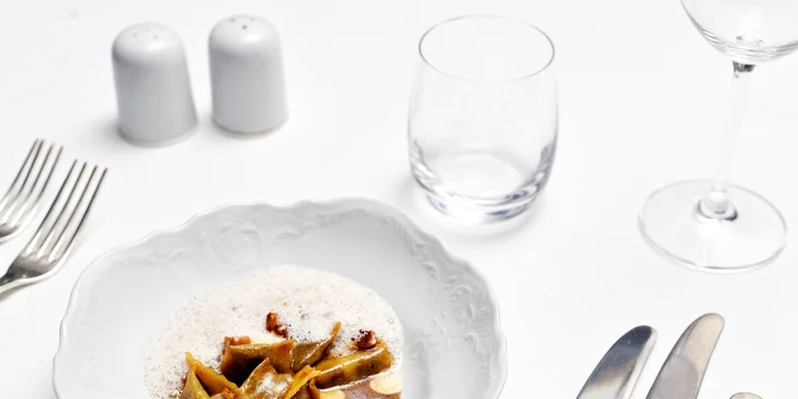 Degustační menu pro dva v Aquarius restaurantu na Malé Straně: 3–5 chodů i s vinným párováním