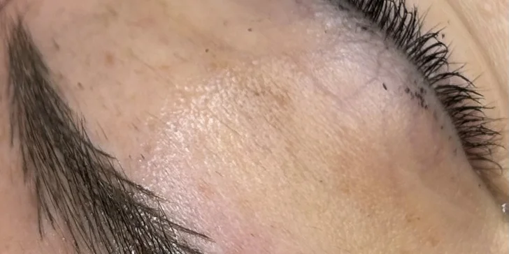 Krásné a výrazné obočí: microblading, shading i korekce předešlé aplikace