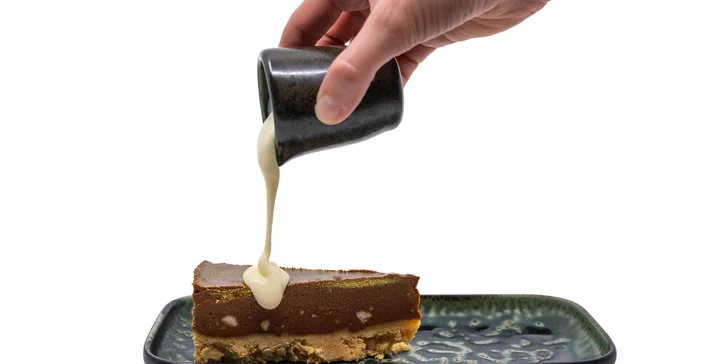 Tříchodové vegetariánské menu pro dva: paštika z tofu nebo guacamole, quesadilla či kari i sladká tečka