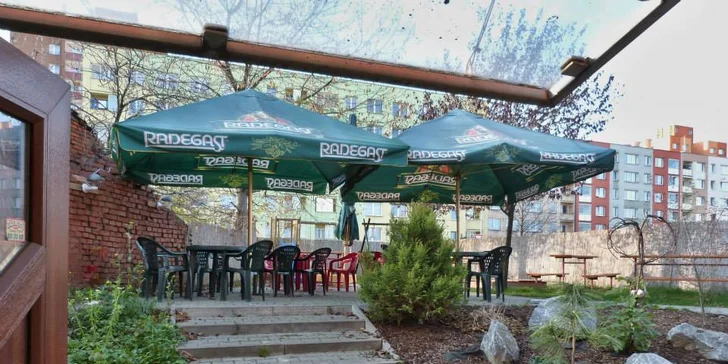 Skoro dvoukilové pečené koleno pro 1 nebo 2 osoby s pivem nebo bez