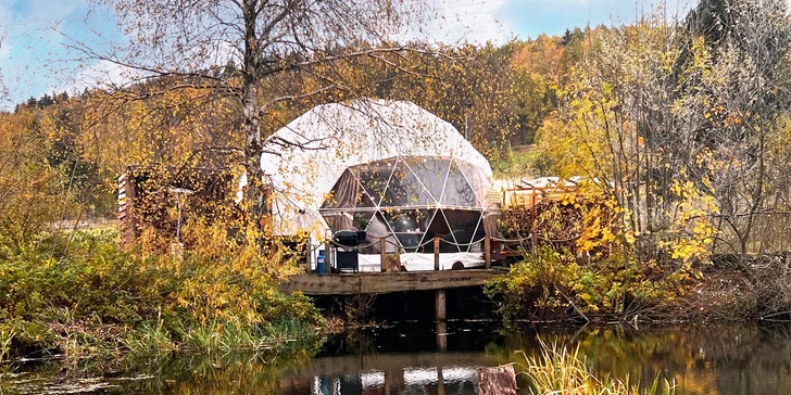 Glamping s rybníkem a horkou lázní na severu Čech: ubytování až pro 6 osob