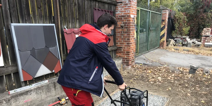 Praktické kurzy domácího kutilství nebo měření výšek na stavbě