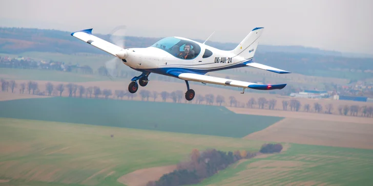 Prohlídka mezinárodního letiště včetně letu nebo pilotní výcvik na zkoušku