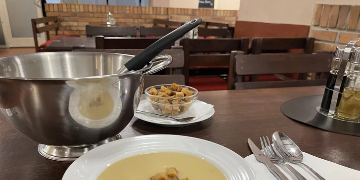 Pohoda na Vysočině: legendární hotel u barokního zámku, snídaně či polopenze, sauna, bowling i masáž