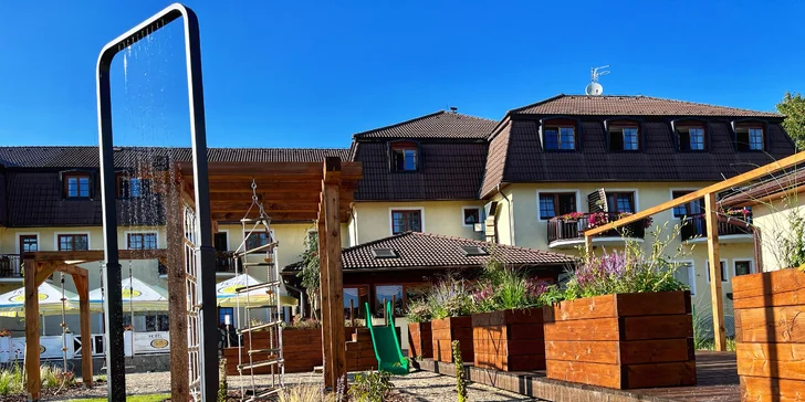 Pobyt v hotelu přímo u Lipna: příjemný pokoj, polopenze i drink