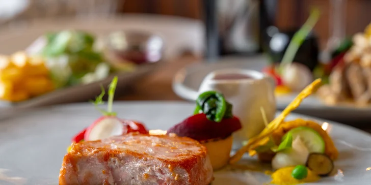 Exkluzivní středomořské čtychodové degustační menu šéfkuchaře z Kapverd.