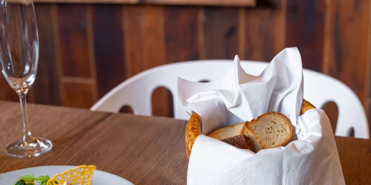 Exkluzivní středomořské čtychodové degustační menu šéfkuchaře z Kapverd.