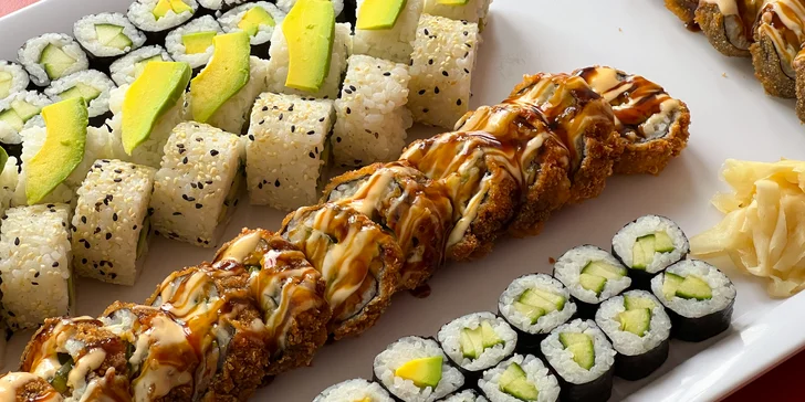Pestré vegetariánské sety s 40 nebo 70 kousky sushi a salátem wakame