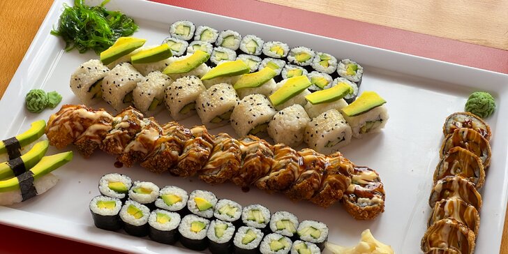 Pestré vegetariánské sety s 40 nebo 70 kousky sushi a salátem wakame