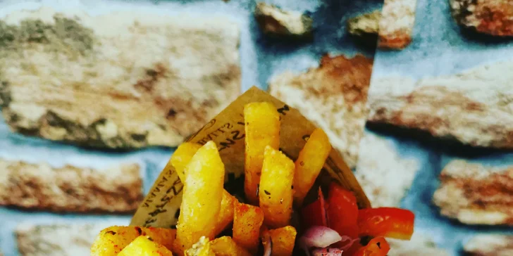 Kousek Řecka v centru Šumperka: gyros nebo halloumi v pitě nebo grilovaný mix pro dva