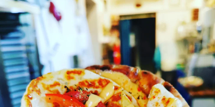 Kousek Řecka v centru Šumperka: gyros nebo halloumi v pitě nebo grilovaný mix pro dva