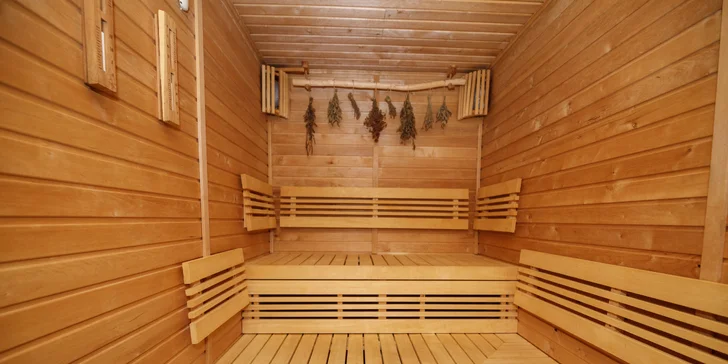 Relax v Krkonoších: pobyt se snídaní, wellness i romantickou večeří