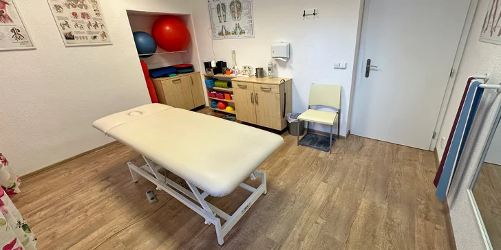 Hodina relaxu: klasická nebo sportovní masáž těla či indická masáž hlavy