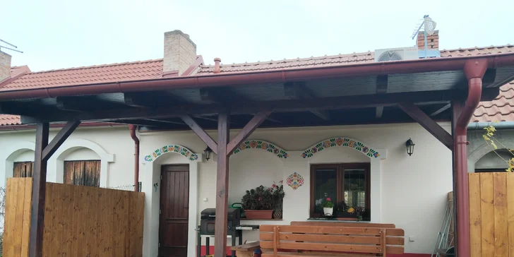 Pobyt ve vinném sklepě pro 4 až 7 osob: možnost objednání degustace, 6 lahví vína v ceně