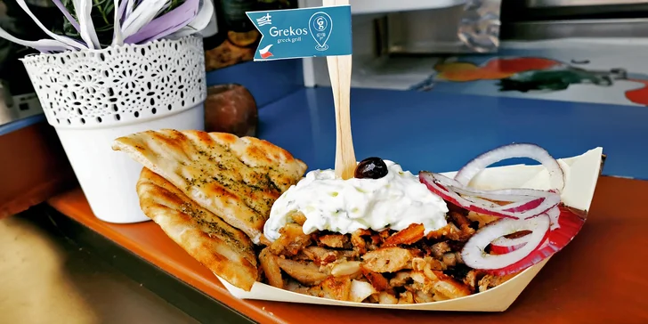 Kousek Řecka v centru Šumperka: gyros nebo halloumi v pitě nebo grilovaný mix pro dva