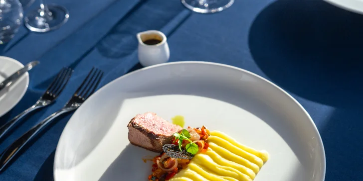 Luxusní 5chodové menu v Žižkovské věži: siven, telecí hřbet a signature cocktail