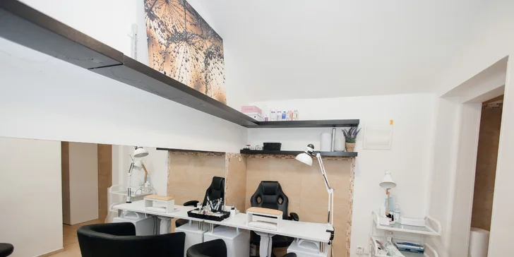 Přístrojová manikúra, mokrá pedikúra i aplikace gel laku, salon na Vinohradech