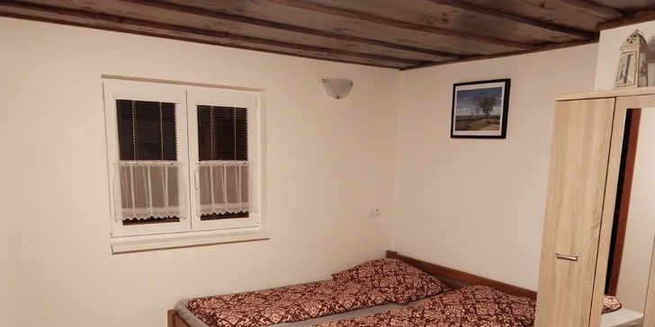 Pobyt ve vinném sklepě pro 4 až 7 osob: možnost objednání degustace, 6 lahví vína v ceně