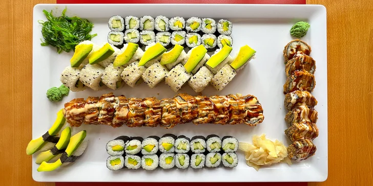 Pestré vegetariánské sety s 40 nebo 70 kousky sushi a salátem wakame