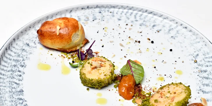 7chodové menu i vinné párování v hotelu na Malé Straně pro 2 osoby