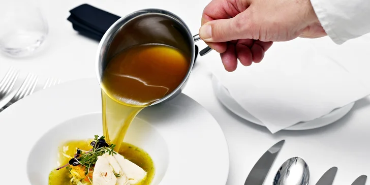 7chodové menu i vinné párování v hotelu na Malé Straně pro 2 osoby