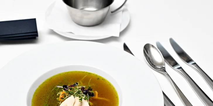 7chodové menu i vinné párování v hotelu na Malé Straně pro 2 osoby