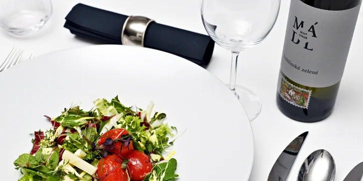 7chodové menu i vinné párování v hotelu na Malé Straně pro 2 osoby