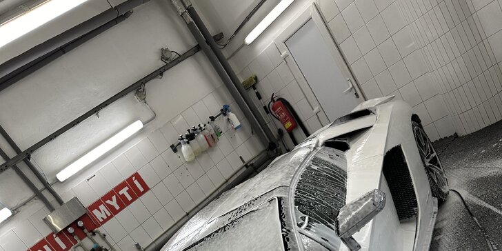 Auto jako ze škatulky: ruční mytí auta i čištění interiéru v centru Brna