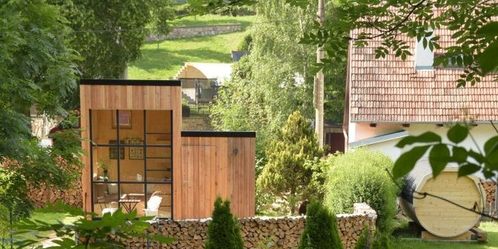 Mini ubytování v domku tetrishousePernštejn: s možností sauny, ochlazením ve splavu a láhví vína