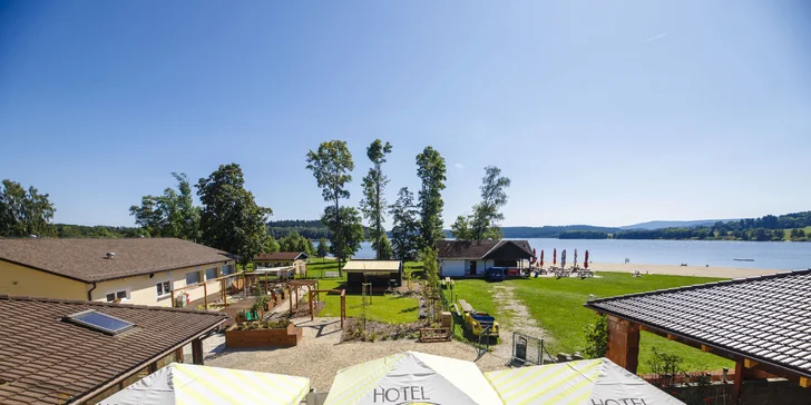 Pobyt v hotelu přímo u Lipna: příjemný pokoj, polopenze i drink