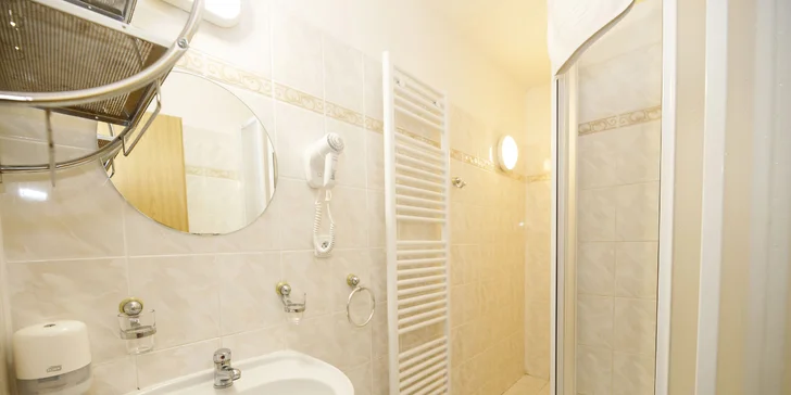 Pobyt v hotelu přímo u Lipna: příjemný pokoj, polopenze i drink