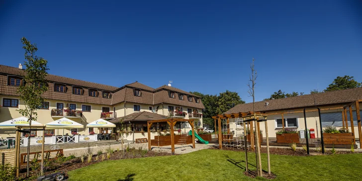 Pobyt v hotelu přímo u Lipna: příjemný pokoj, polopenze i drink