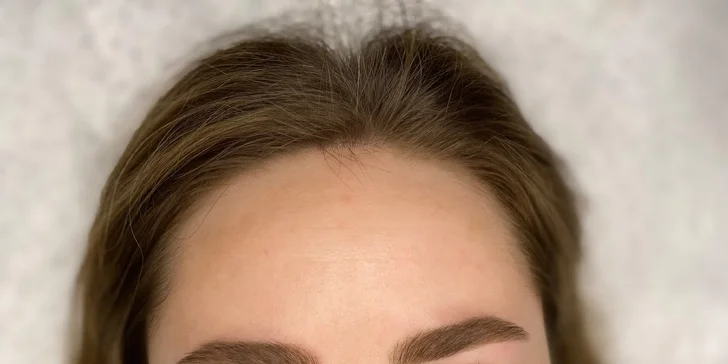 Permanentní make-up obočí pudrovou metodou nebo akvarelových rtů
