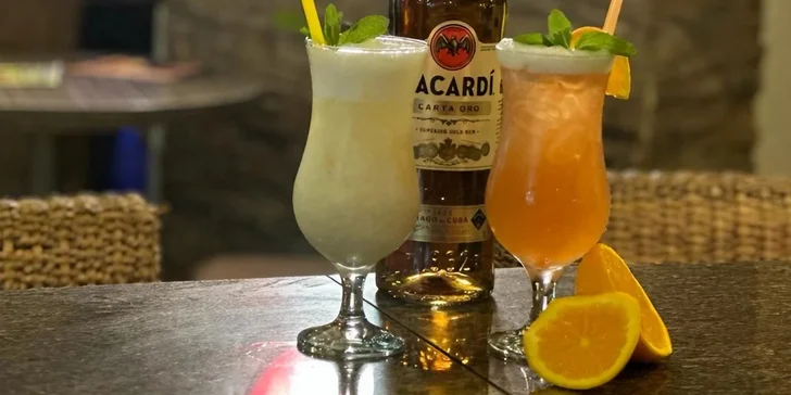 Dýmka se světlým tabákem a k tomu 2 drinky dle výběru: koktejly nebo svařák