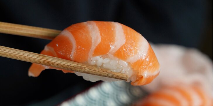Kurz přípravy sushi v Rezidenci Malá Louka pro dva milovníky japonské kuchyně