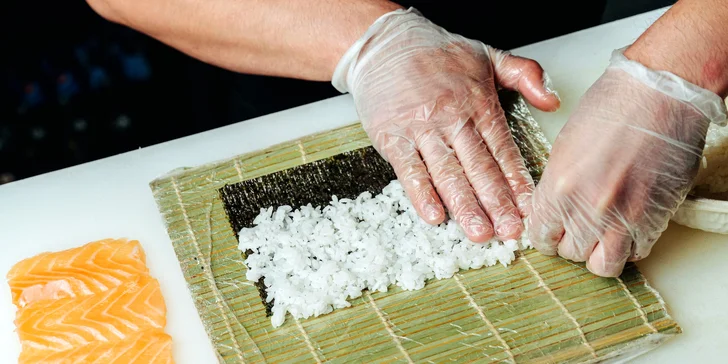 Kurz přípravy sushi v Rezidenci Malá Louka pro dva milovníky japonské kuchyně