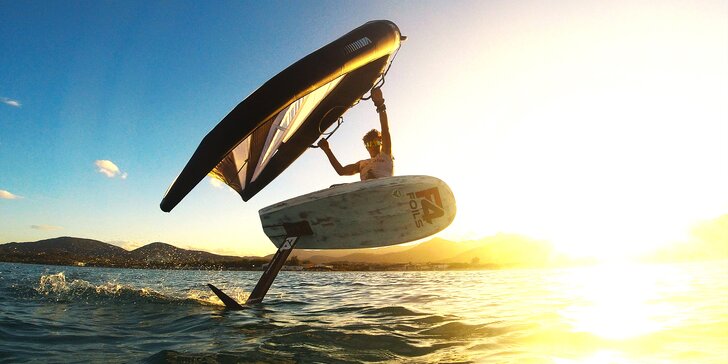 Vyzkoušejte wing-surfing: individuální 2hod. kurz vč. zapůjčení vybavení