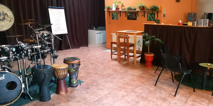 Lekce kreativního bubnování na africké bubny djembe i další nástroje: 2 nebo 4 lekce