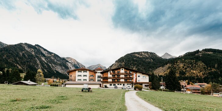 Tyrolské Alpy: hotel u lanovky, wellness, vynikající polopenze a slevová Tannheimertal Card