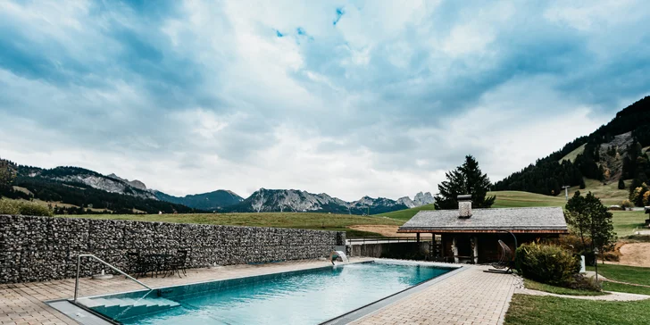 Tyrolské Alpy: hotel u lanovky, wellness, vynikající polopenze, svačiny a slevová Tannheimertal Card