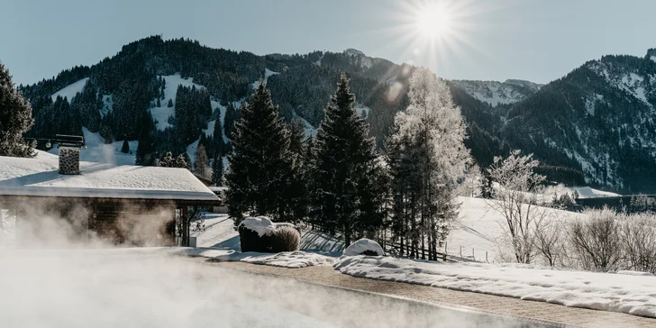 Tyrolské Alpy: hotel u lanovky, wellness, vynikající polopenze, svačiny a slevová Tannheimertal Card