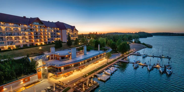 Rodinný pobyt u Mazurských jezer: hotel s aquaparkem, polopenze či plná penze a zábava pro děti