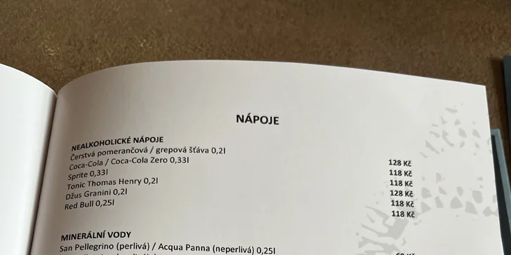 Káva, čaj nebo čokoláda podle výběru a dezert v Siddharta Café