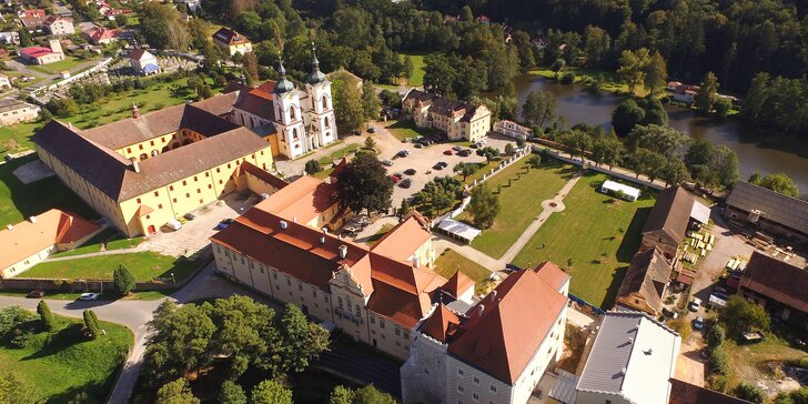 Pobyt v areálu kláštera Želiv: jídlo, wellness i pivní koupel a prohlídka kláštera i kostela od J. B. Santiniho
