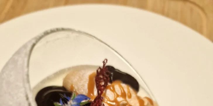Tříchodové menu pro dva: telecí filírovaný steak, bruschetta, panna cotta i láhev prosecca