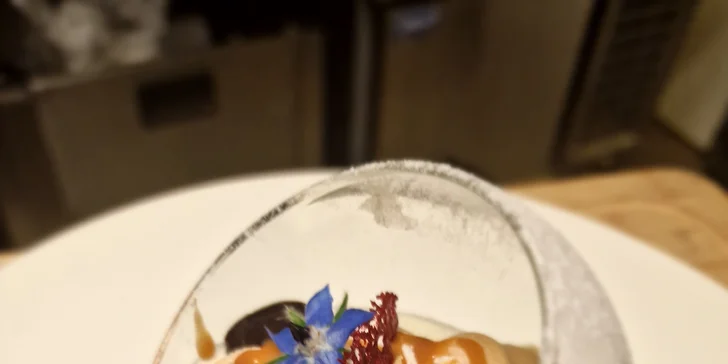 Tříchodové menu pro dva: telecí filírovaný steak, bruschetta, panna cotta i láhev prosecca