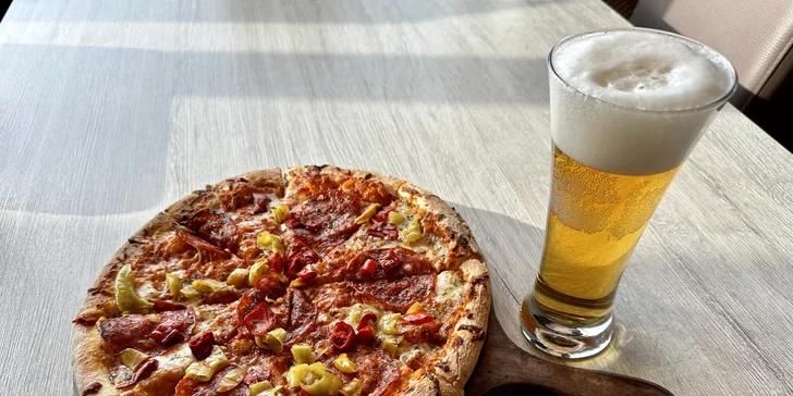 30cm pizza dle výběru a sklenka prosecca nebo čepovaný Kozel pro jednu až dvě osoby