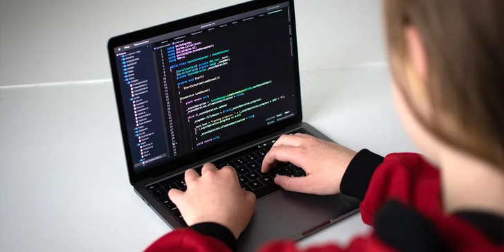 Workshop programování her s halloweenskou či vánoční tematikou pro děti od 8 let