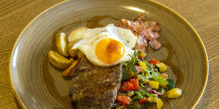 Carpaccio, steak z pravé svíčkové a karamelová hruška pro 2 osoby